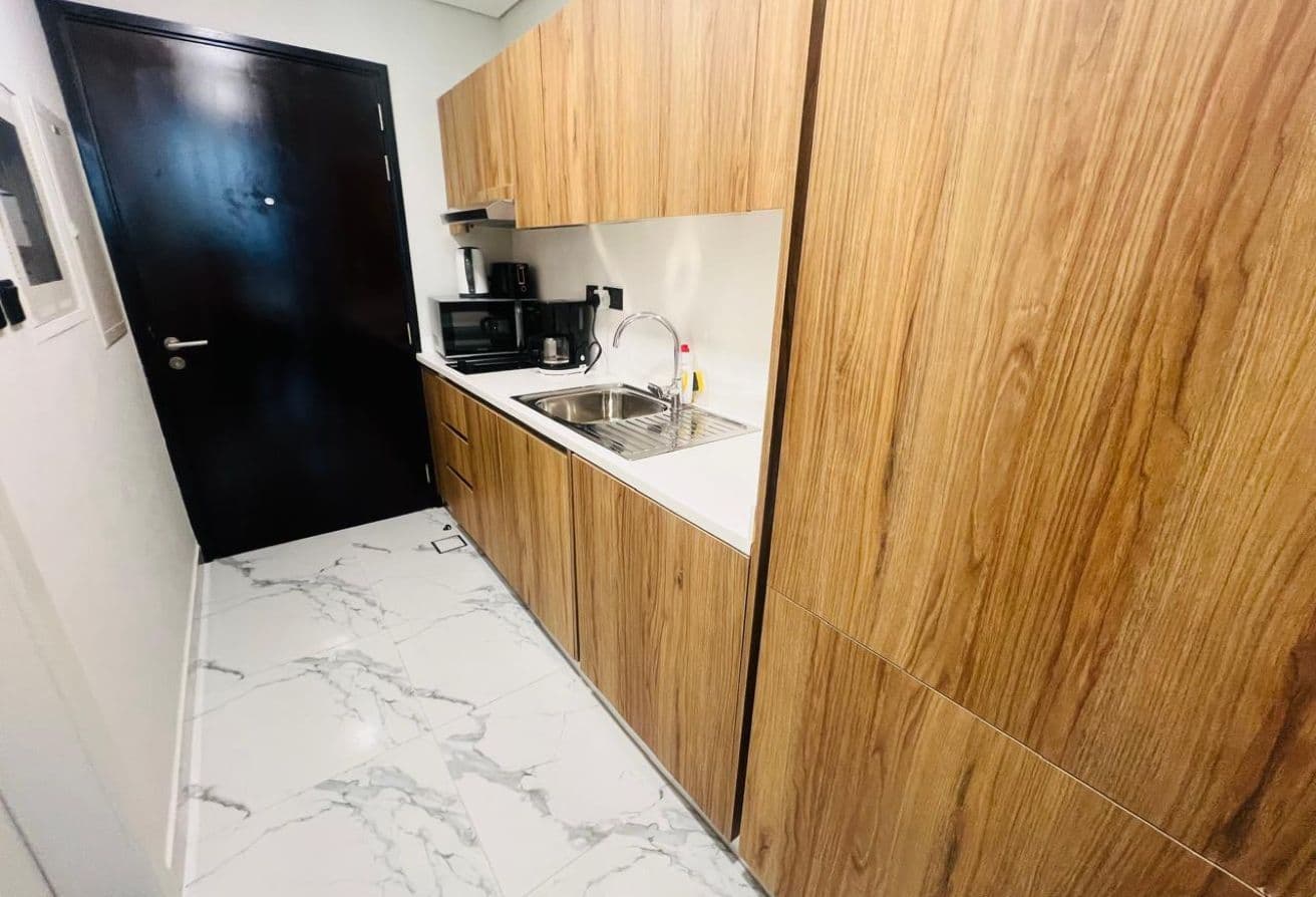 Furnished | Canal View | Specious Balcony — photo 5