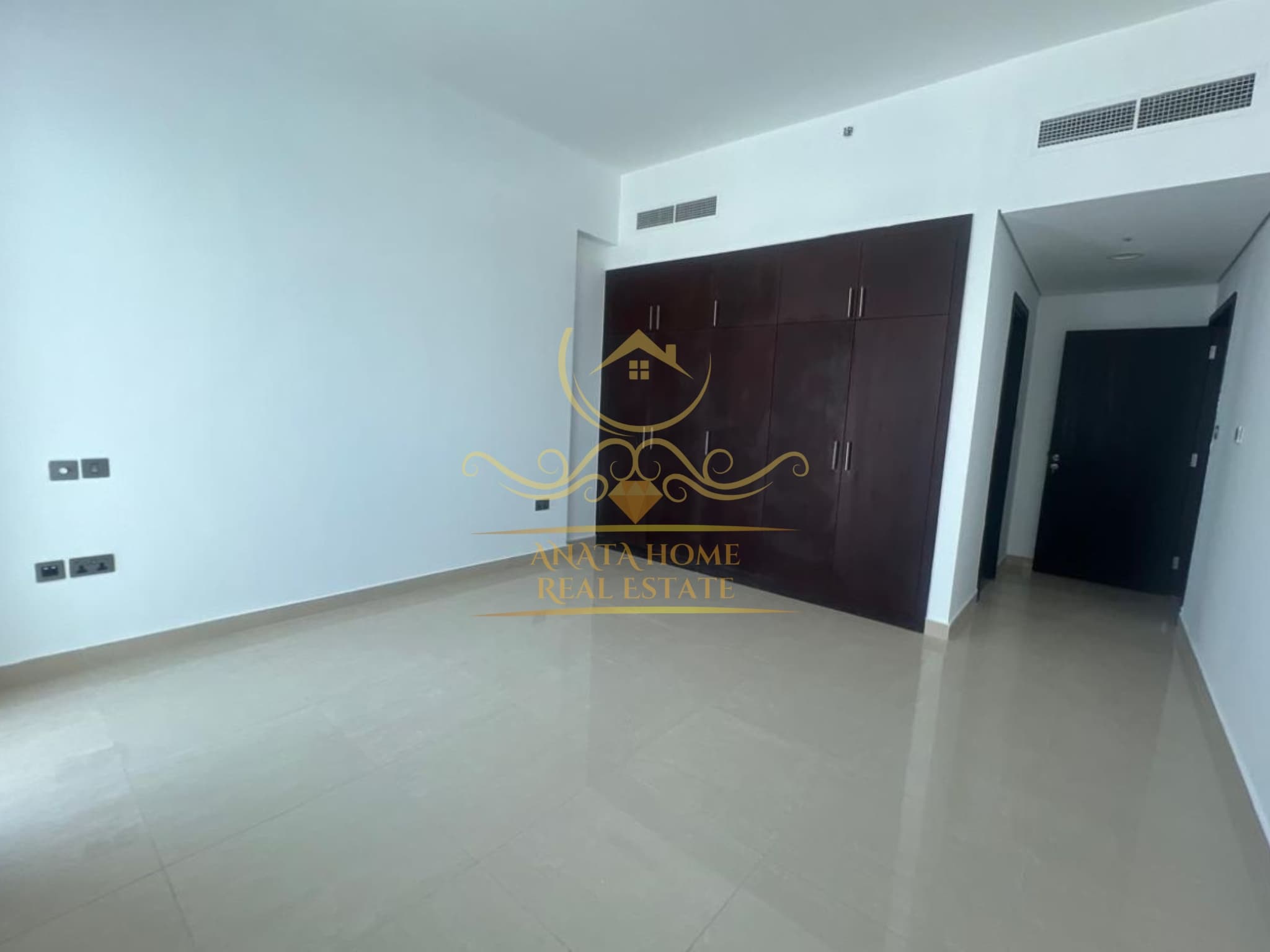Well Maintained 2BHK | All Amenities | Vacant — photo 2